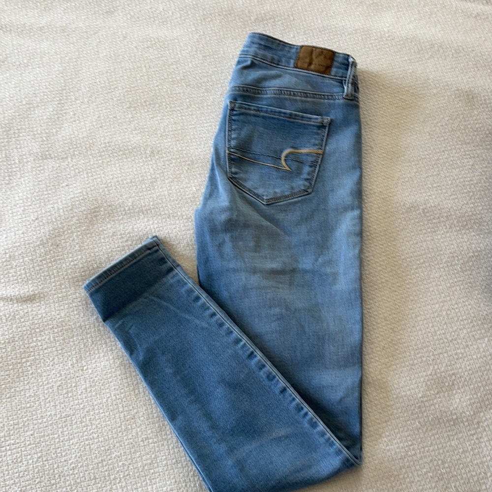 American Eagle skinny jeans size 4, worn once.